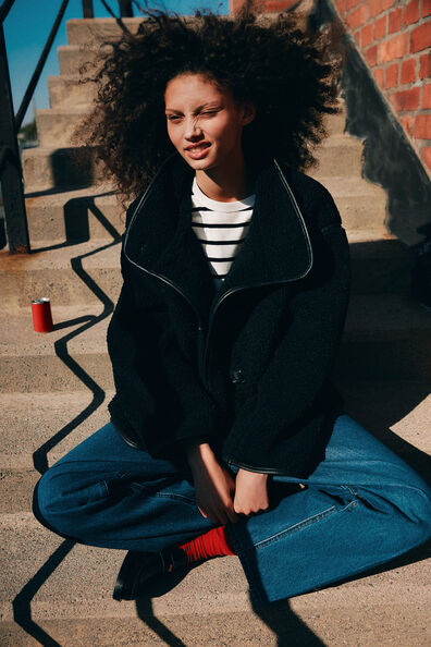 Jaket Teddy dengan Potongan Longgar